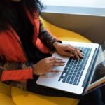 Woman_MacBook